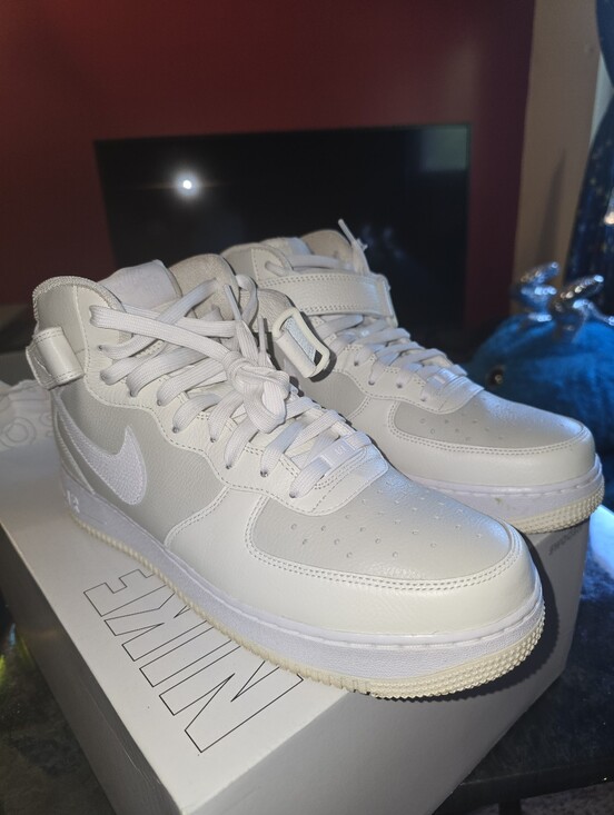 Nike Mid-Top Sneakers in Off-White and White main image 5